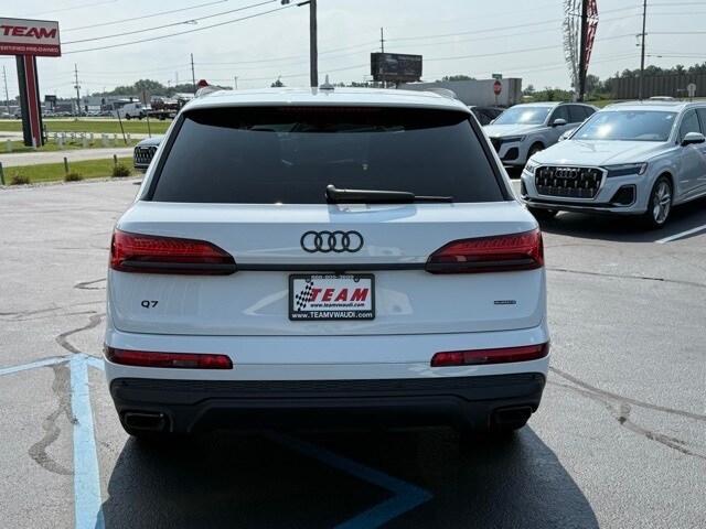 2025 Audi Q7 45 Premium Plus photo 4
