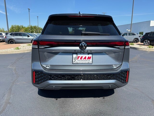 2025 Volkswagen Tiguan SE R-Line Black photo 2
