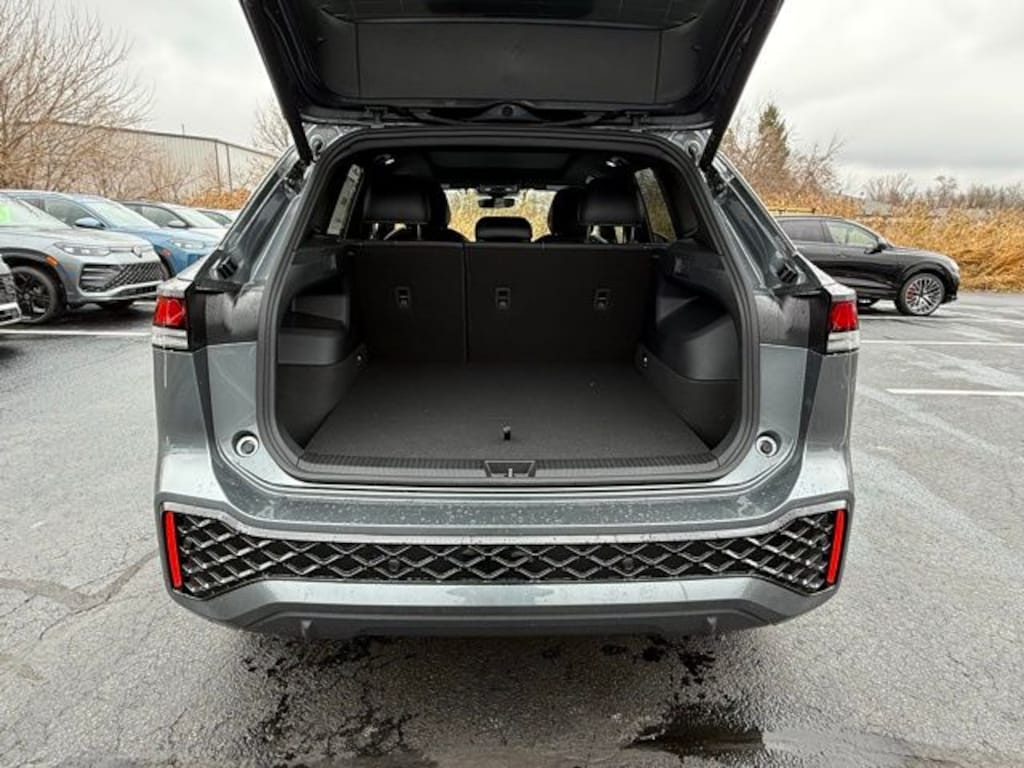 New 2026 Volkswagen Tiguan 2.0T SE R-Line Black SUV