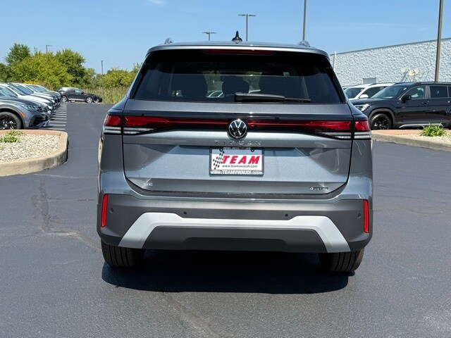 2025 Volkswagen Tiguan SE photo 2