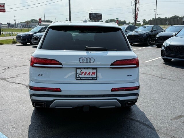 2025 Audi Q7 55 Premium Plus photo 4