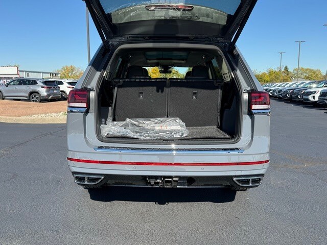 2026 Volkswagen Atlas SEL Premium R-Line photo 3