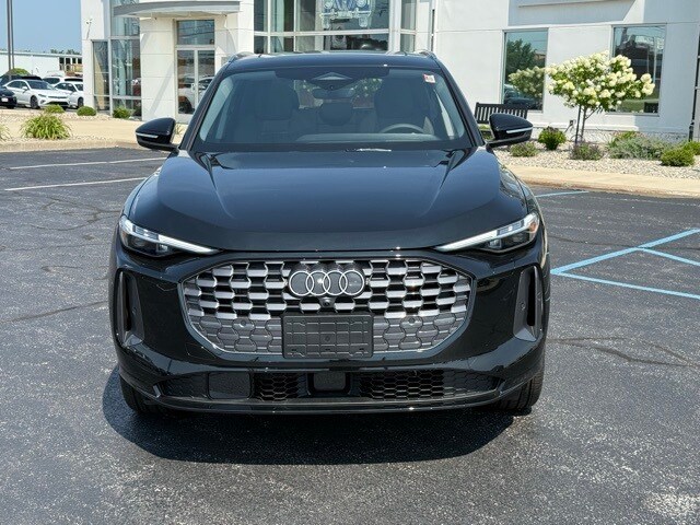 2025 Audi Q5 2.0T Premium Plus photo 2