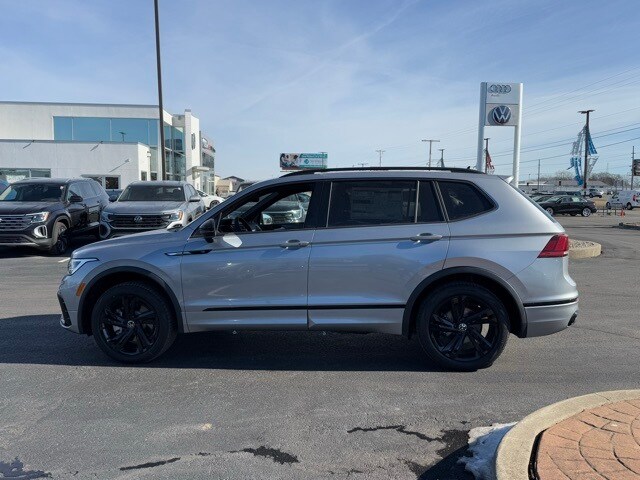 2024 Volkswagen Tiguan SE R-Line Black photo 2
