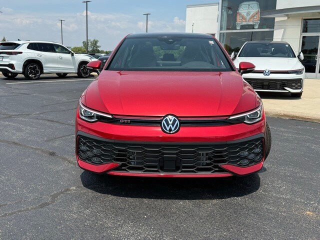 2025 Volkswagen Golf GTI SE photo 2