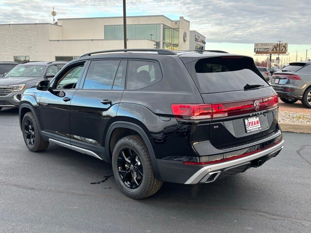 2026 Volkswagen Atlas Peak Edition SE photo 3