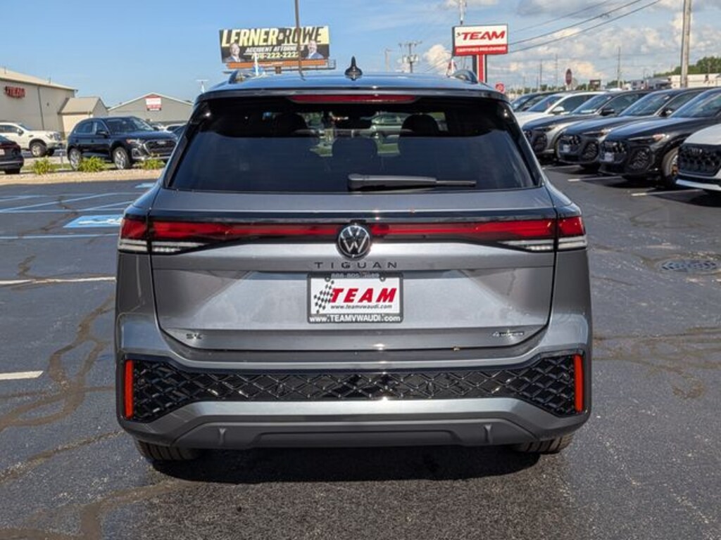 New 2026 Volkswagen Tiguan 2.0T SE R-Line Black SUV