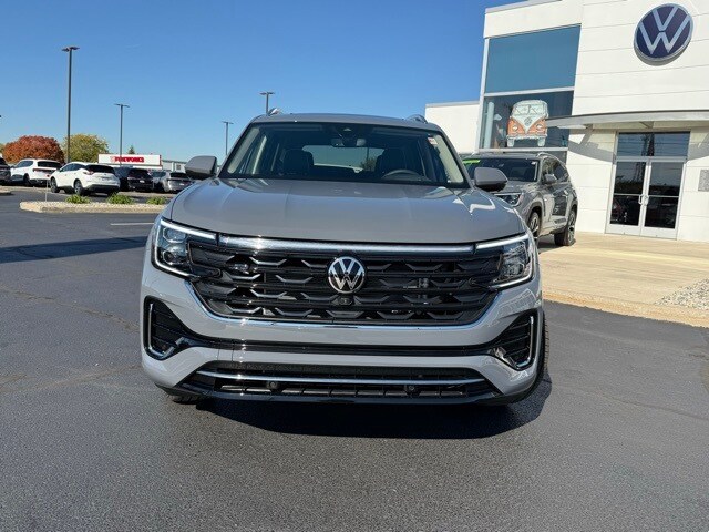 2026 Volkswagen Atlas SEL Premium R-Line photo 2