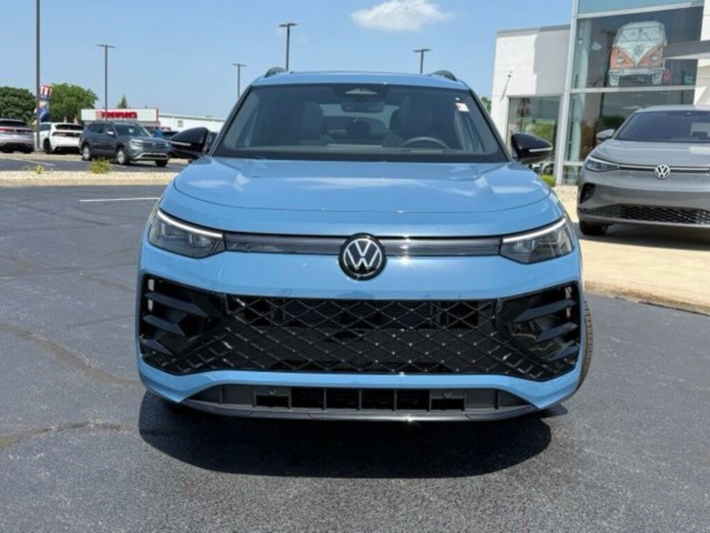 New 2026 Volkswagen Tiguan 2.0T SE R-Line Black SUV