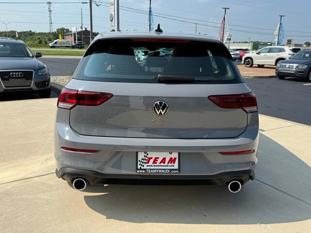 2025 Volkswagen Golf GTI SE photo 3
