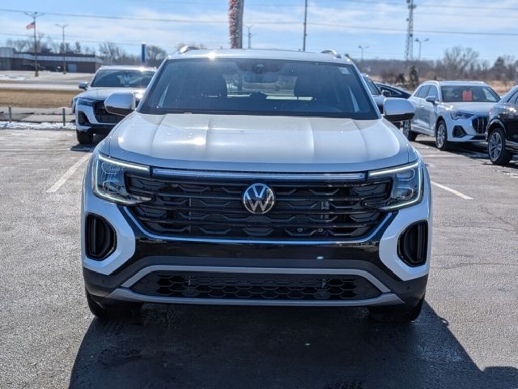 New 2026 Volkswagen Atlas Cross Sport 2.0T SE w/Technology SUV