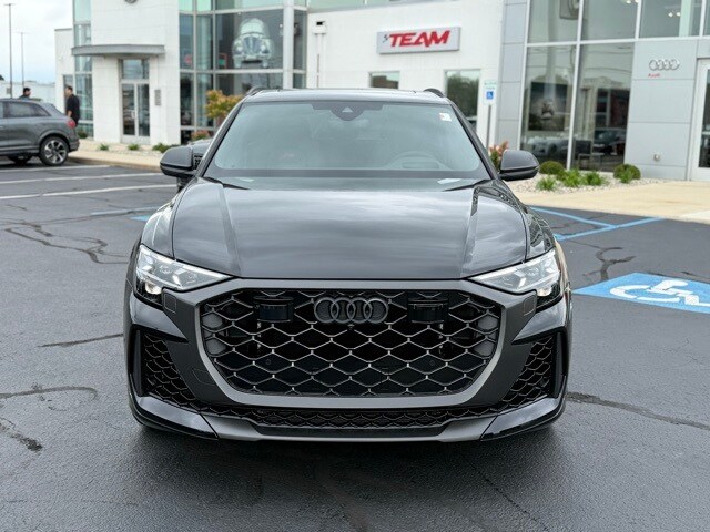 2026 Audi RS Q8 photo 2