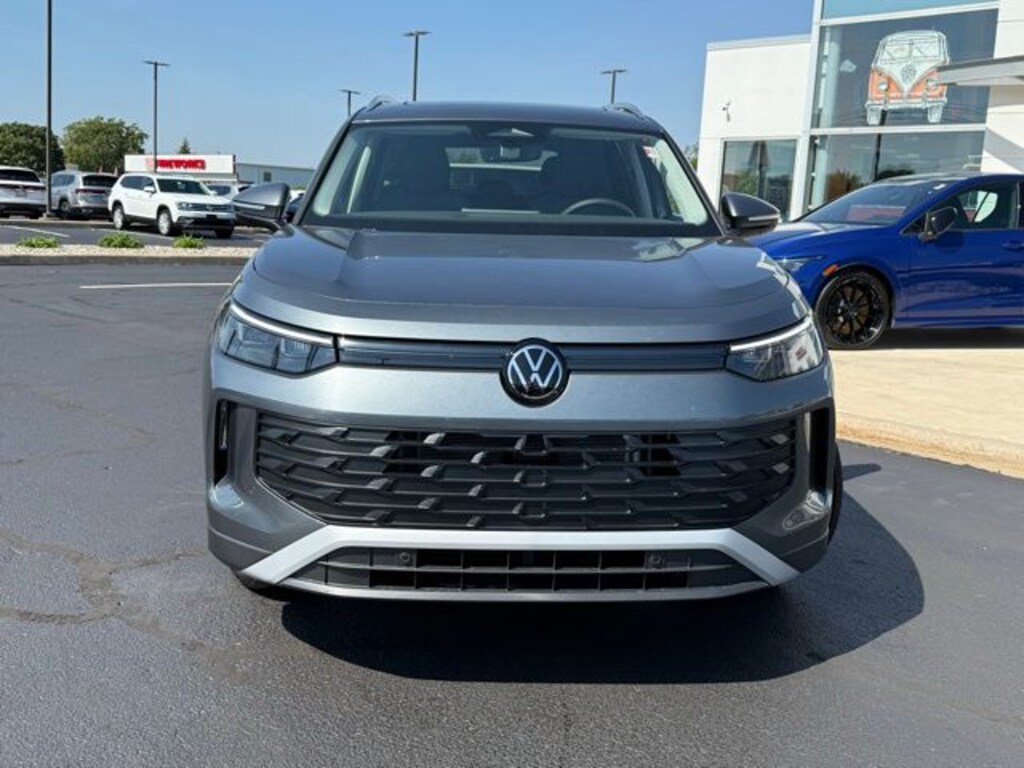 New 2025 Volkswagen Tiguan 2.0T SE SUV