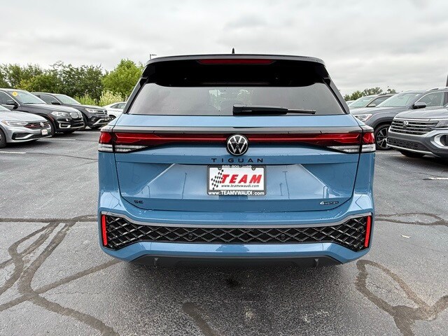2025 Volkswagen Tiguan SE R-Line Black photo 2