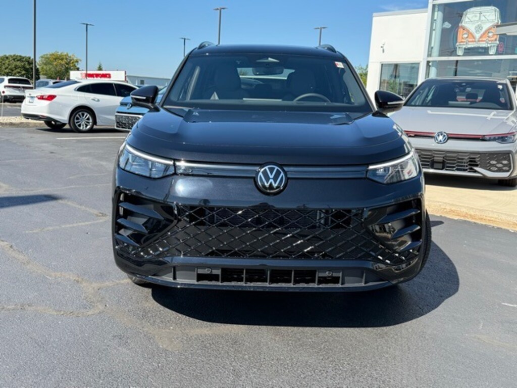 New 2025 Volkswagen Tiguan 2.0T SE R-Line Black SUV