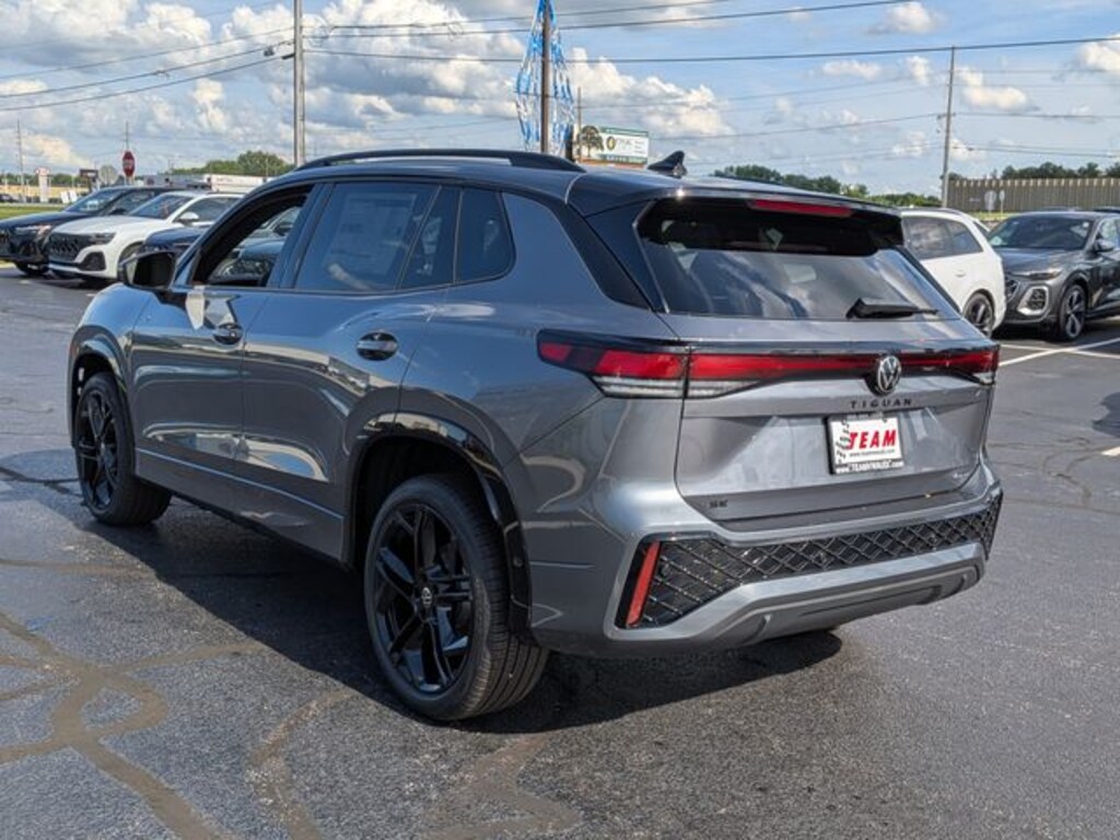New 2026 Volkswagen Tiguan 2.0T SE R-Line Black SUV