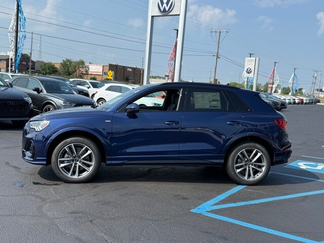 2025 Audi Q3 45 TFSI S line Premium photo 3