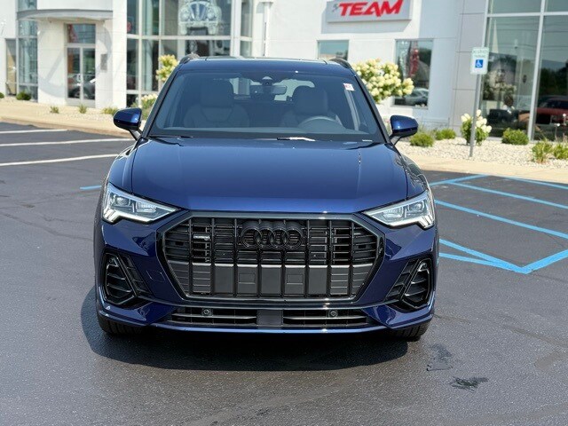 2025 Audi Q3 45 TFSI S line Premium photo 2
