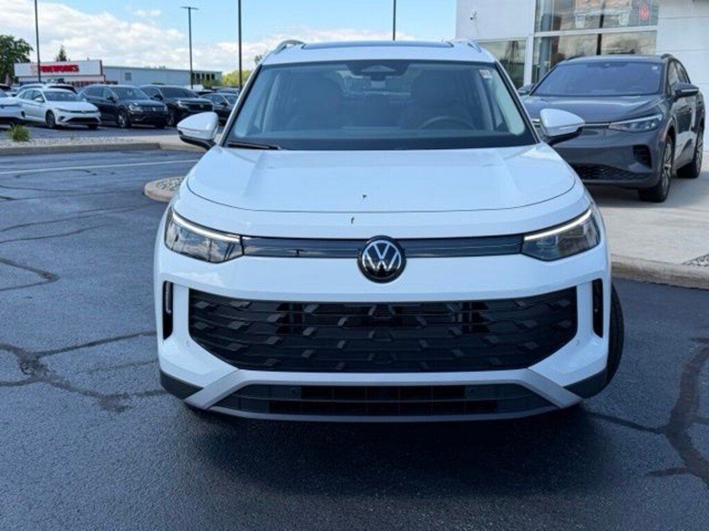 New 2026 Volkswagen Tiguan 2.0T SE SUV