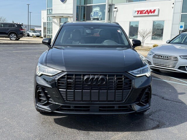 2025 Audi Q3 S line Premium photo 2