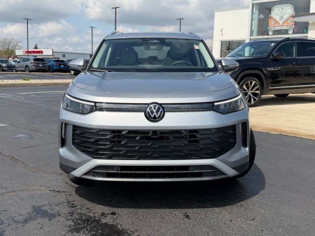 New 2026 Volkswagen Tiguan 2.0T SE SUV