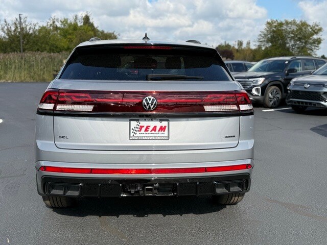2026 Volkswagen Atlas Cross Sport SEL R-Line photo 4