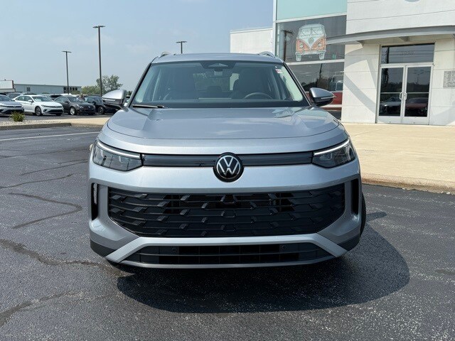 2025 Volkswagen Tiguan SE photo 2