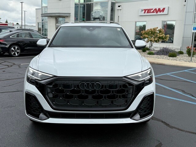 2025 Audi Q8 55 Premium Plus photo 2