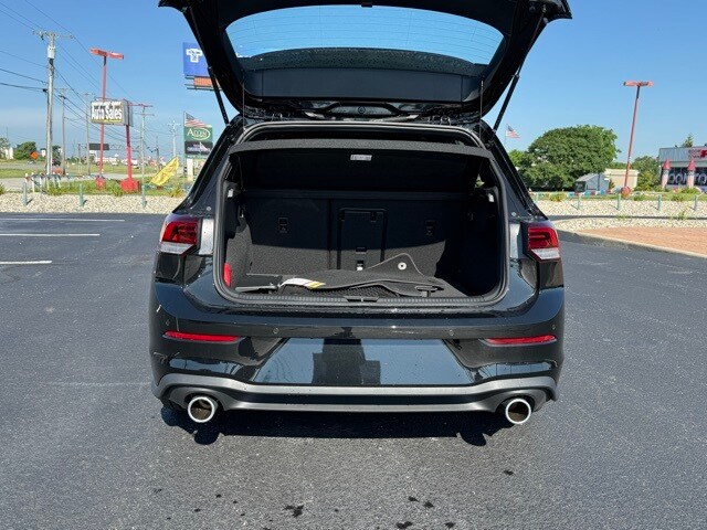 2025 Volkswagen Golf GTI SE photo 2