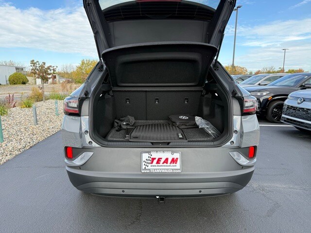 2025 Volkswagen ID.4 Pro photo 3