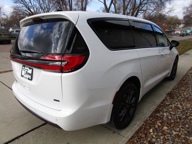 2026 Chrysler Pacifica Select - Photo 7