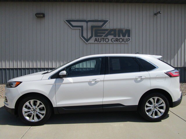 2021 Ford Edge Titanium photo 3