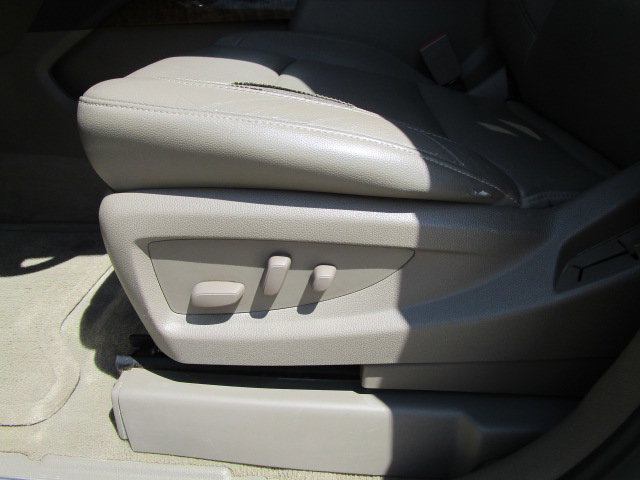 2015 Chevrolet Suburban LTZ - Photo 13