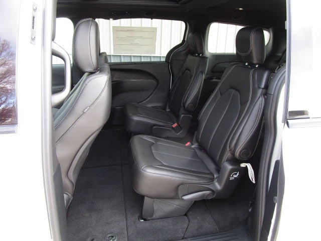 2026 Chrysler Pacifica Select - Photo 10