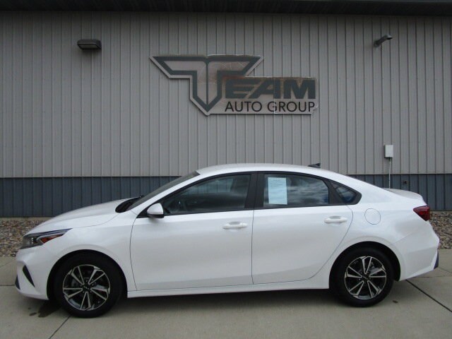 2024 Kia Forte LXS photo 4