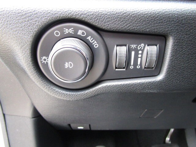 2026 Chrysler Pacifica Select - Photo 14