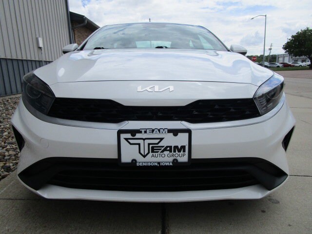 2024 Kia Forte LXS photo 2