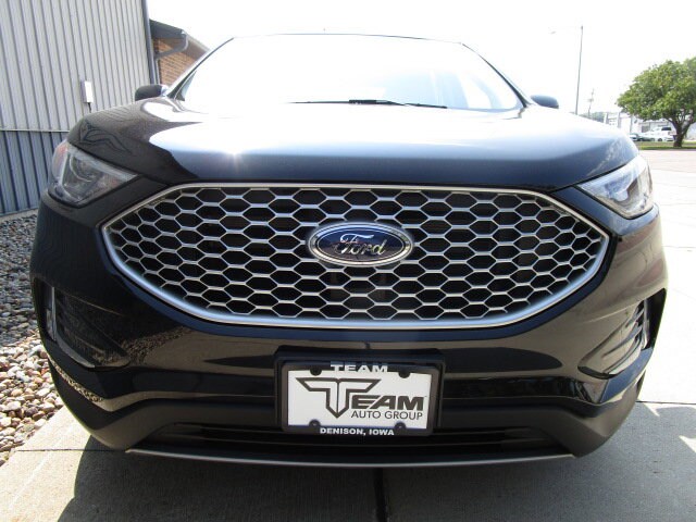 2023 Ford Edge SEL photo 2