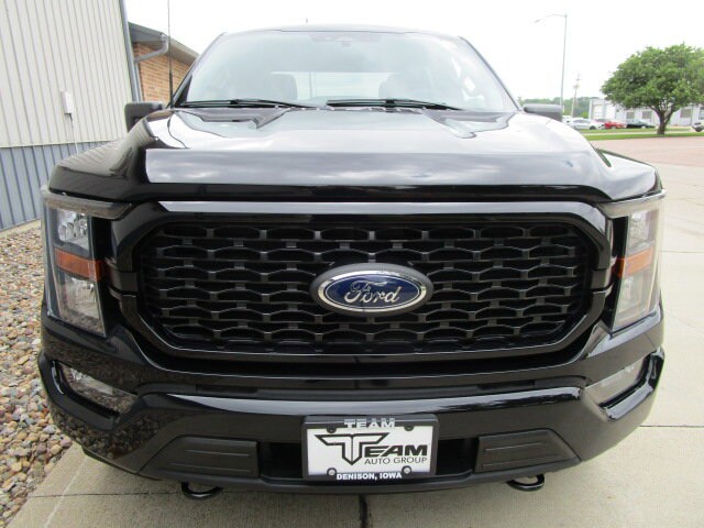 2023 Ford F-150 XL photo 2