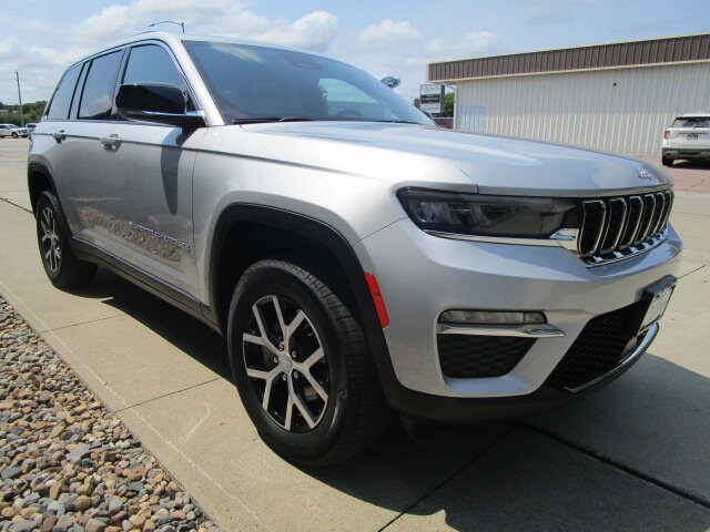 2024 Jeep Grand Cherokee Limited photo 3
