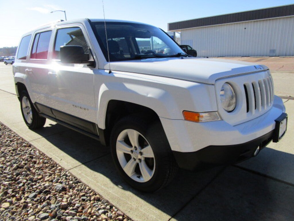 Used 2014 Jeep Patriot Latitude 4WD Latitude