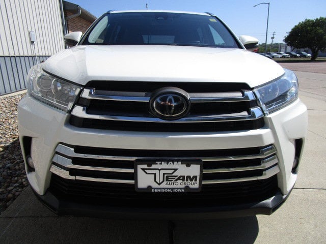 Used 2018 Toyota Highlander Limited with VIN 5TDDZRFH0JS890880 for sale in Denison, IA