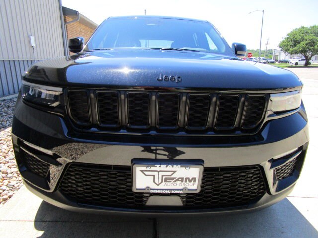 2025 Jeep Grand Cherokee Limited photo 2