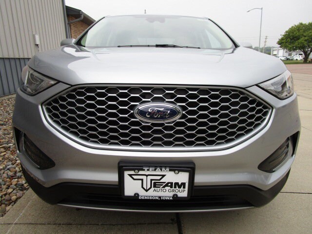 2024 Ford Edge SEL photo 2