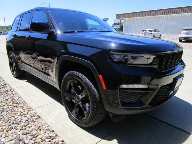 2025 Jeep Grand Cherokee Limited photo 3