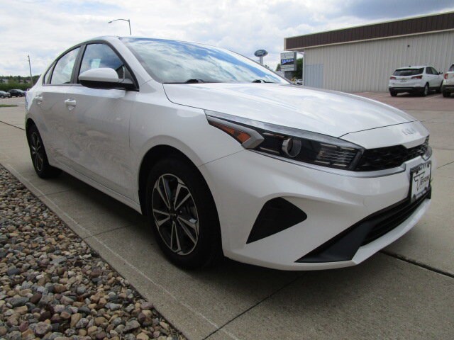 2024 Kia Forte LXS photo 3