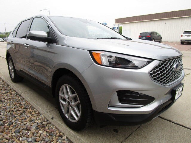 2024 Ford Edge SEL photo 3