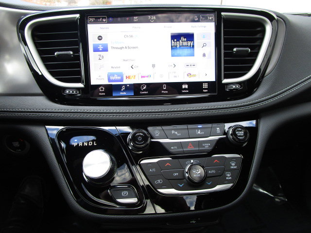 2026 Chrysler Pacifica Select - Photo 16