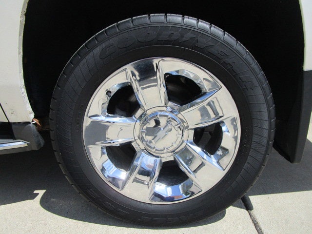 2015 Chevrolet Suburban LTZ - Photo 9