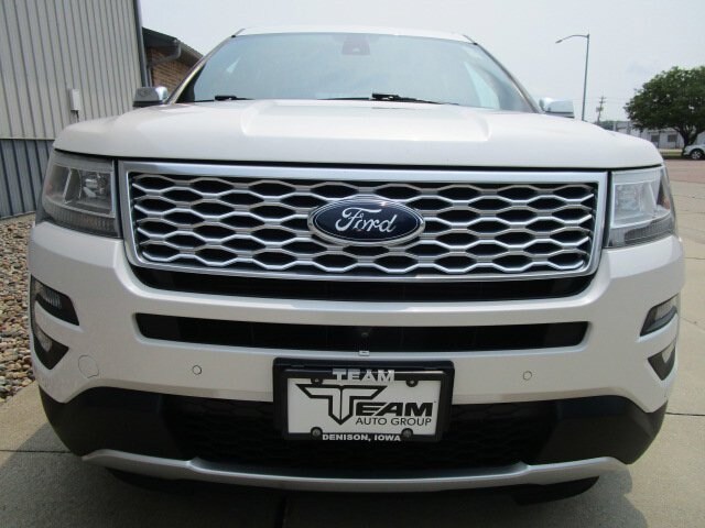 2017 Ford Explorer Platinum photo 2